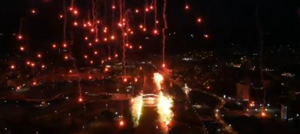 El Bursaspor celebró sus 58 años a base de fuegos artificiales. Captura/Teksas
