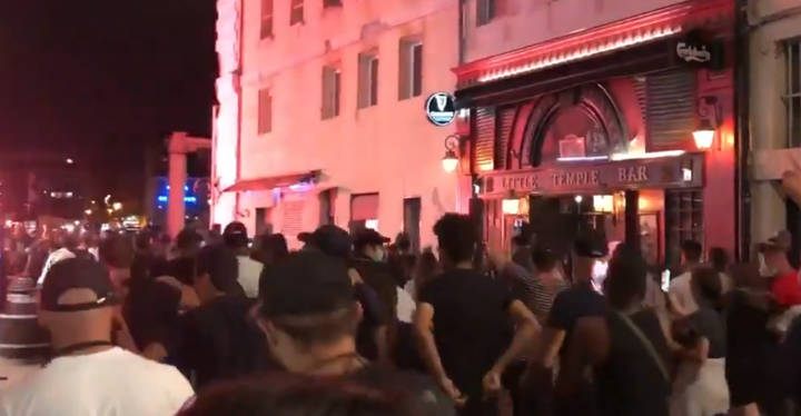 Marseille fans go out onto the streets to celebrate PSG's loss!