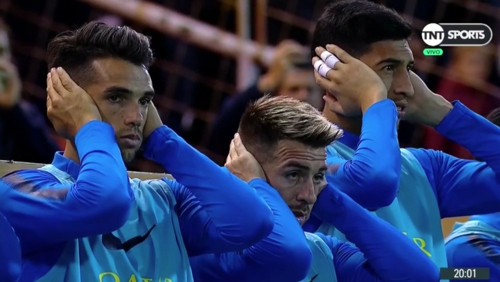 Los jugadores de Boca se taparon los oídos para concienciar. Captura/TNTSports