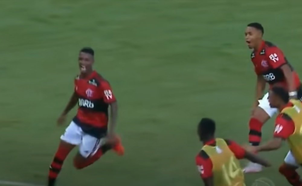 Un joven Flamengo resuelve el trámite en el 90'. Captura