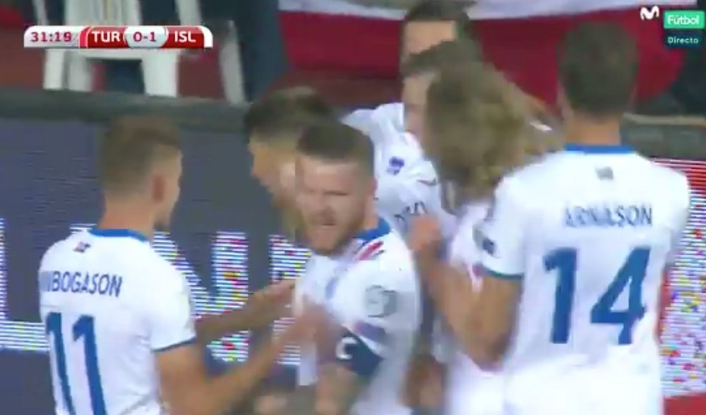 Islandia marcó dos goles en la primera parte. Twitter/LaCasadelFútbol