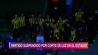 Se fue la luz de todo el estadio en el Peñarol-Ñublense. Captura/ESPN