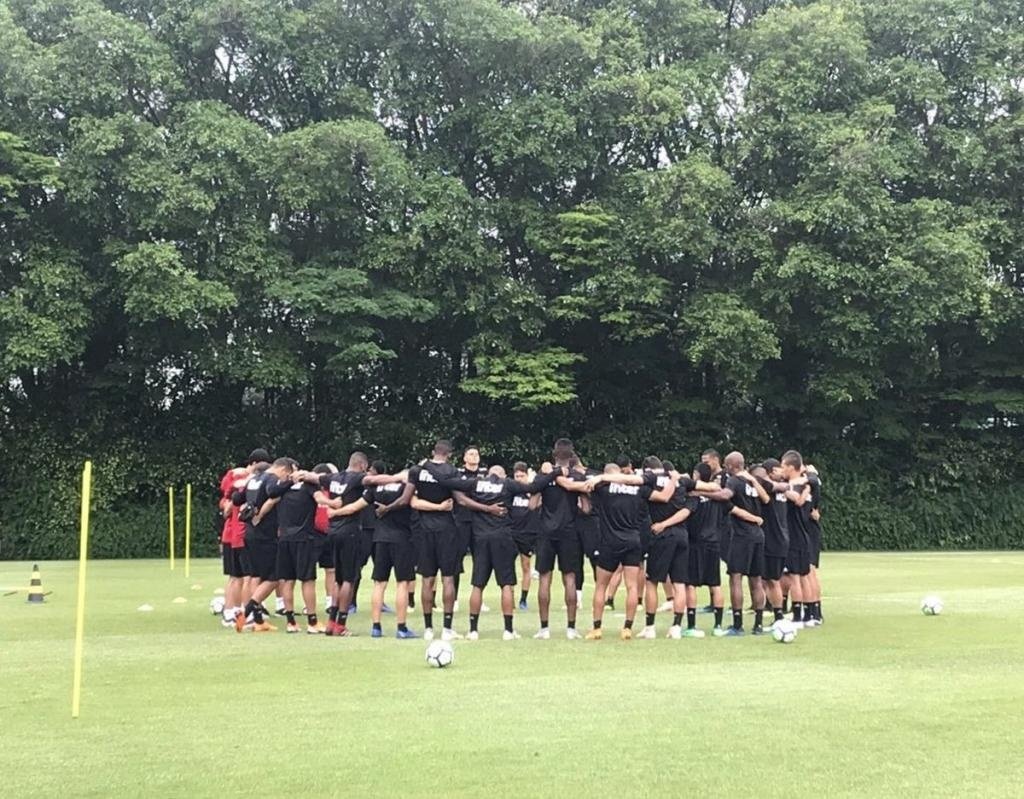Último adiós de la plantilla de Sao Paulo a Daniel