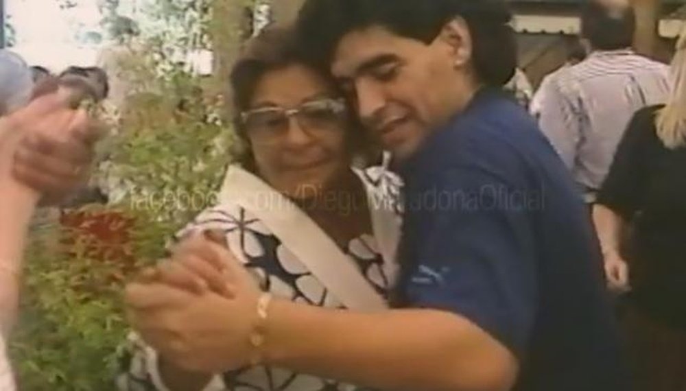 Maradona se acordó de su madre. Facebook/Maradona