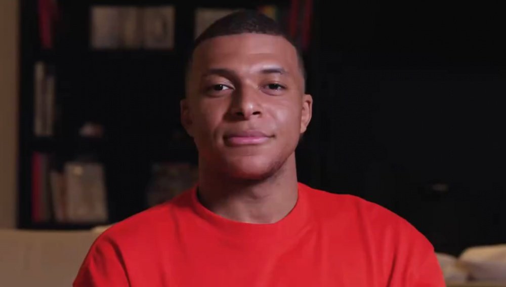 Mbappé annuncia l'addio al PSG. KMbappé