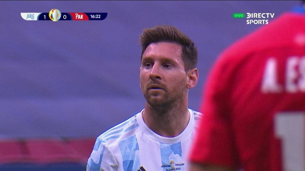 Messi se puso a la altura de Mascherano. Captura/DirecTVSports