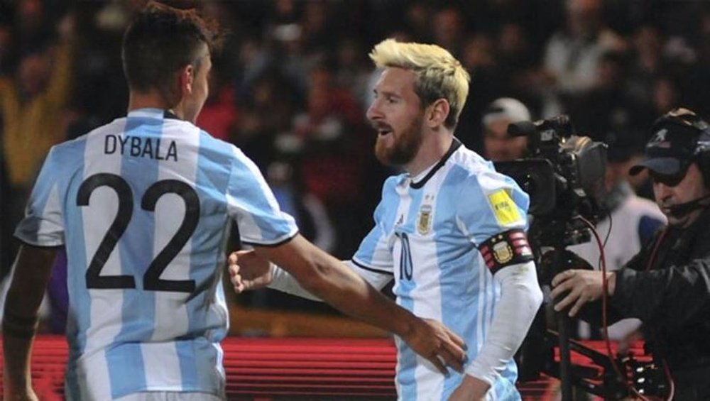 Captura de imagen de Messi y Dybala, durante un partido de Argentina. EFE