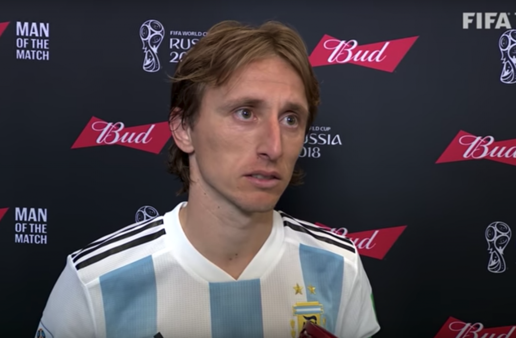 simpatía Implacable comportarse Doble premio para Modric: 'MVP' y camiseta de Higuaín