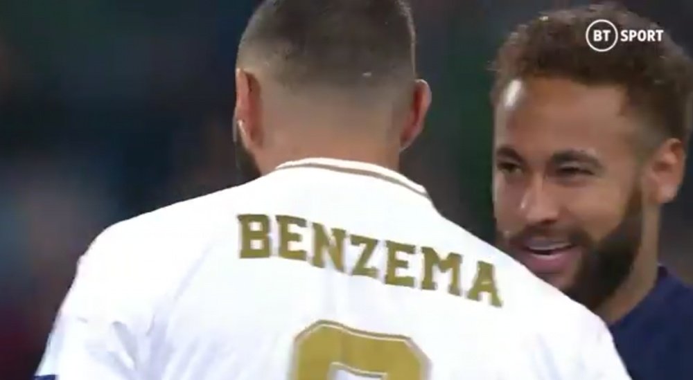 Neymar said something to Benzema. Screenshot/Movistar