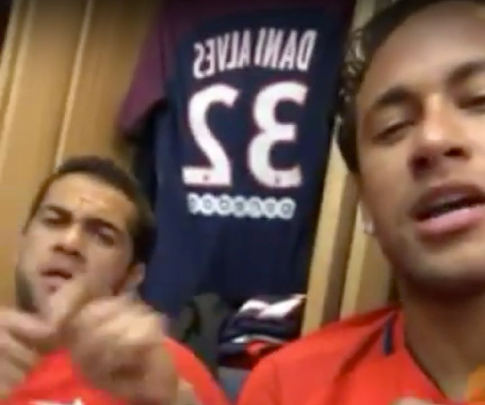 Neymar y Alves protagonizaron un divertido baile. Youtube