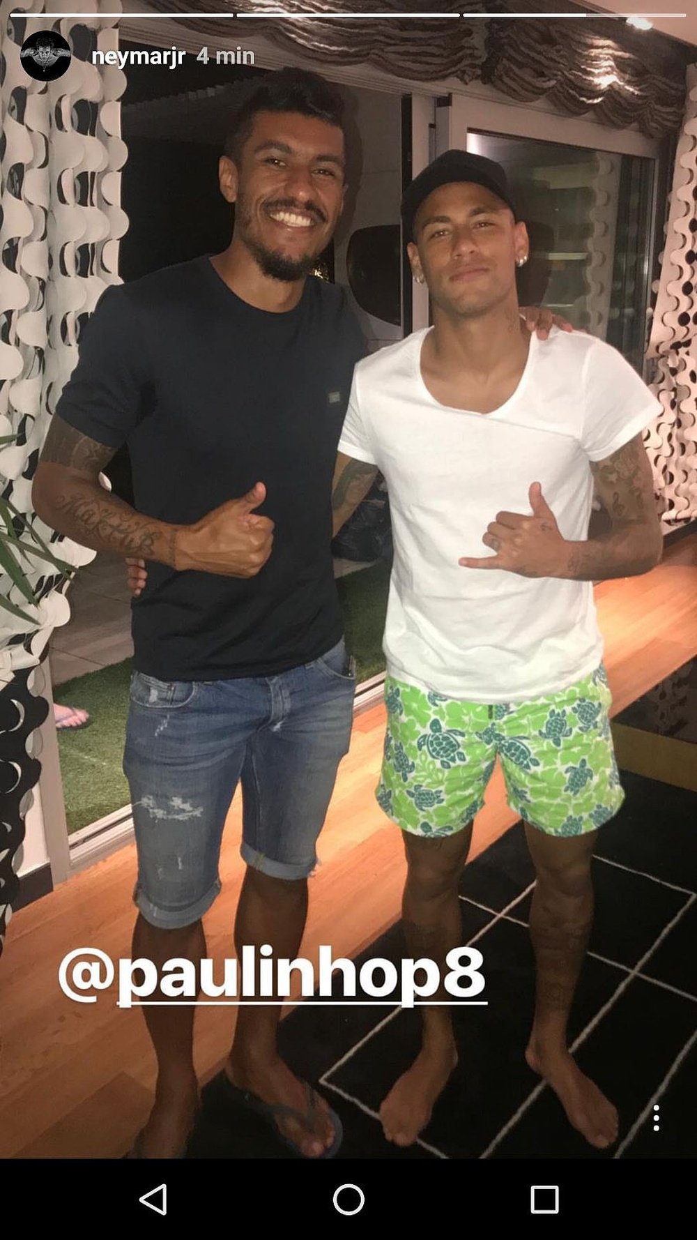 Neymar posó en una fotografía junto a Paulinho. NeymarJR