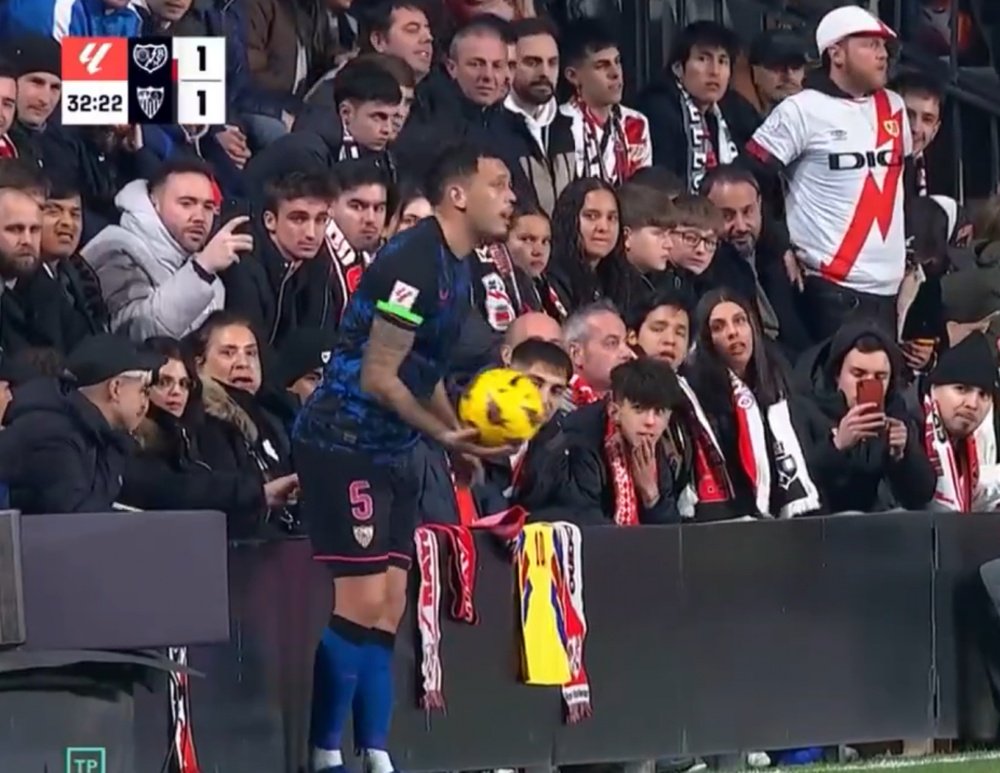 Captura de imagen de Ocampos en el momento en el que le meten el dedo en el culo. Captura/GOLTV