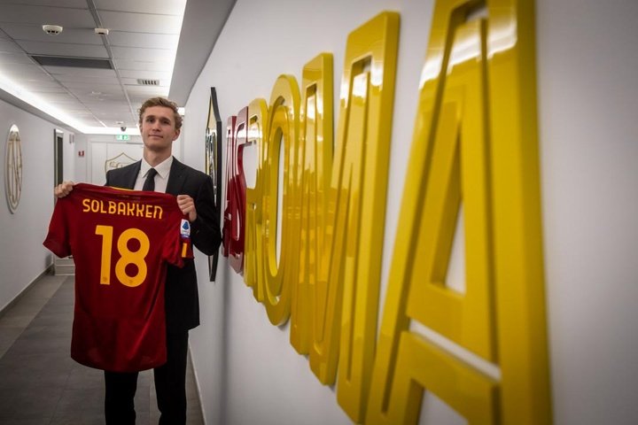 Ola Solbakken, nuevo jugador de la Roma. Twitter/OfficialASRoma