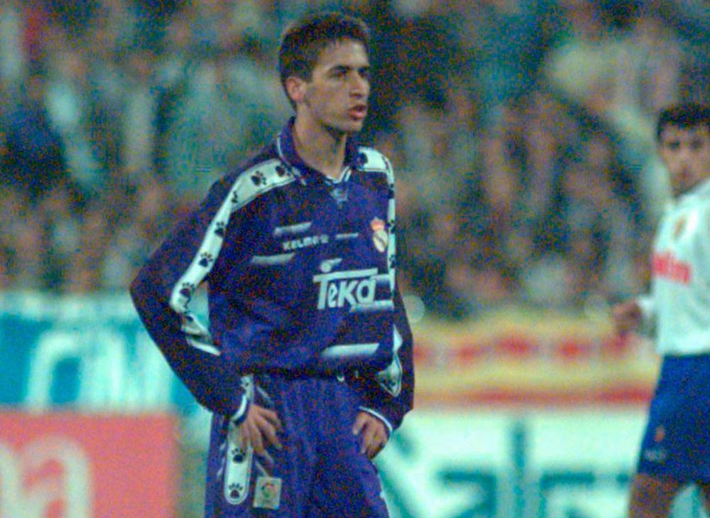 El debut de Raúl con el primer equipo tuvo lugar  el 29 de octubre de 1994. RealMadrid