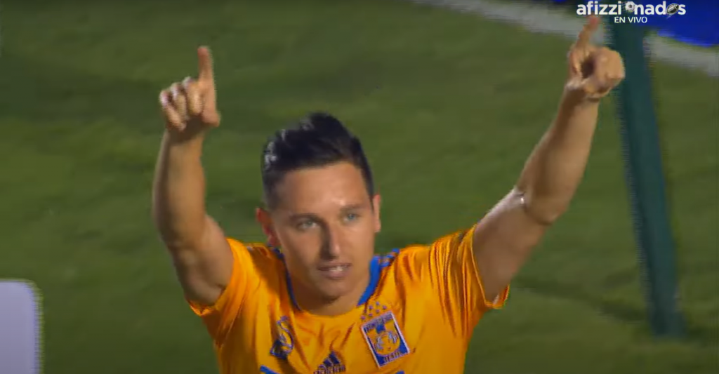 Y al tercer partido, Thauvin se estrenó con un derechazo imparable