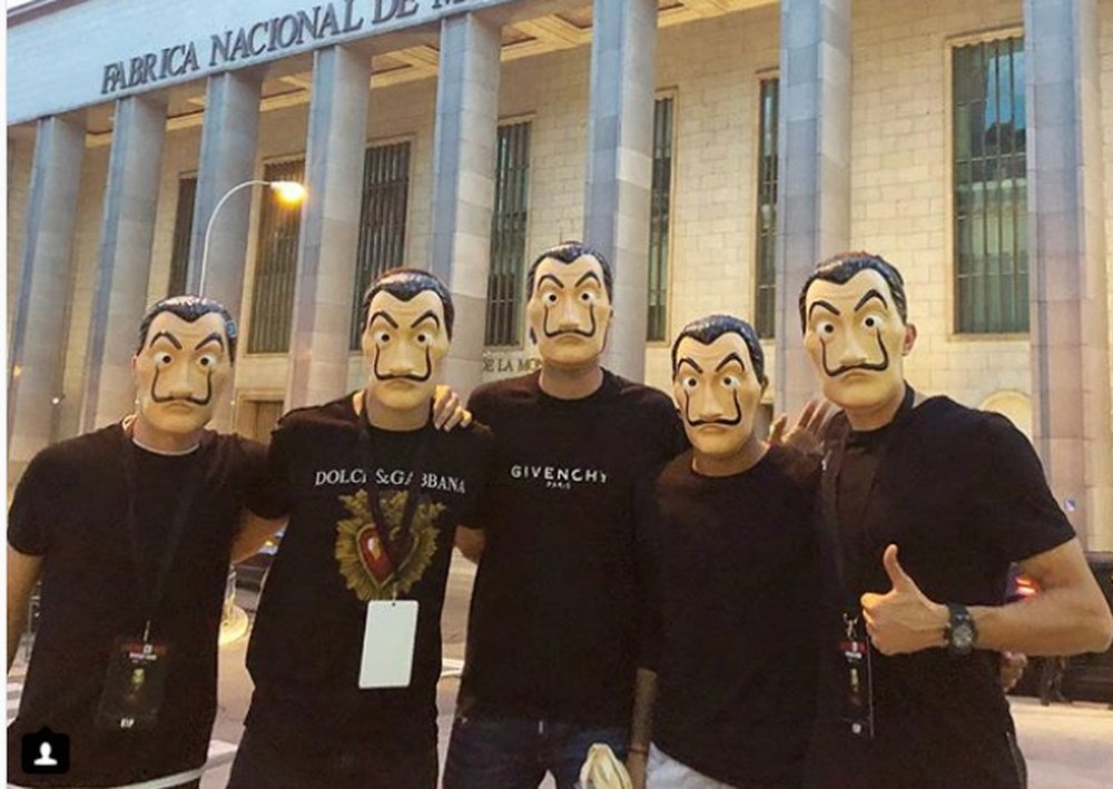 Giocatori della Spagna mascherati dai protagonisti de 'La casa di carta'. Thiago