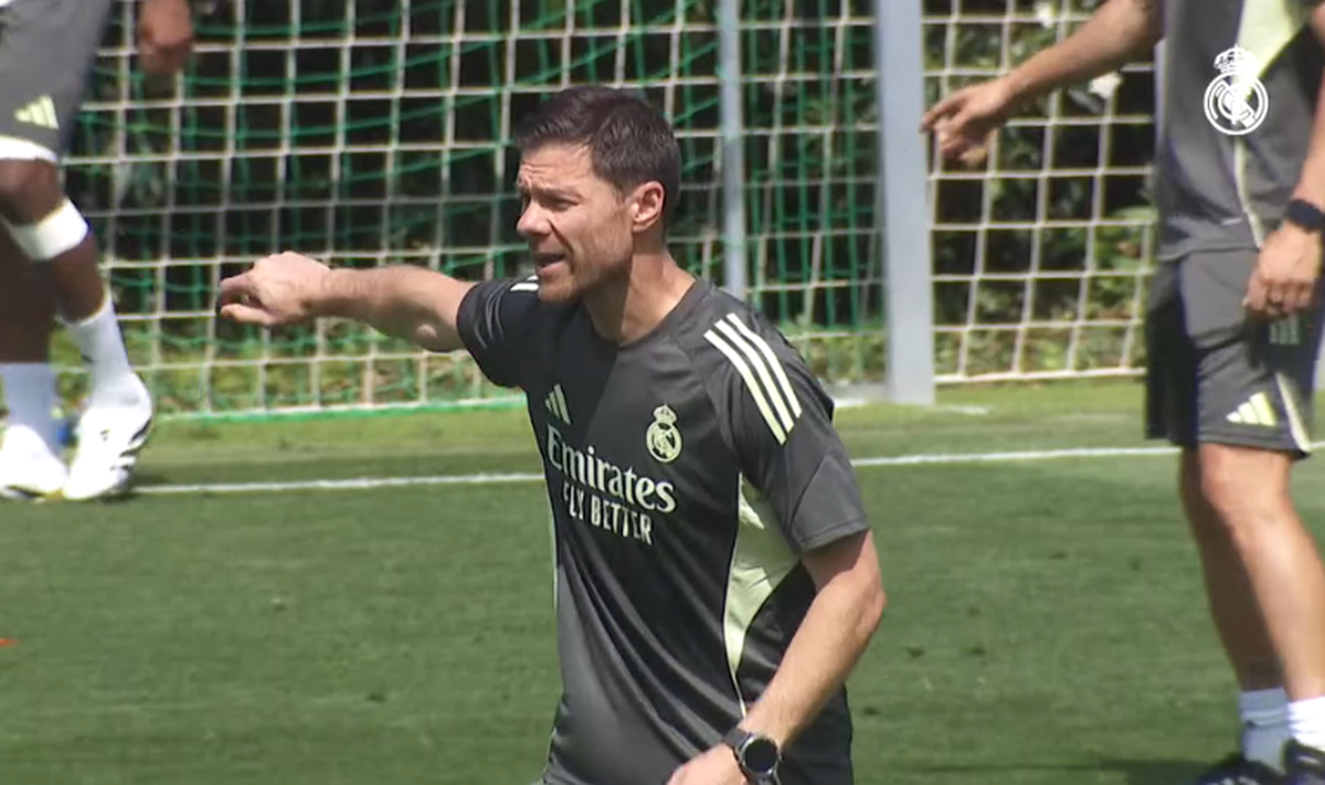 Primer día intensivo para Xabi Alonso: estuvo 11 horas en Valdebebas