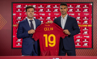 Celik rejoint officiellement la Roma.  Twitter/OfficialASRoma