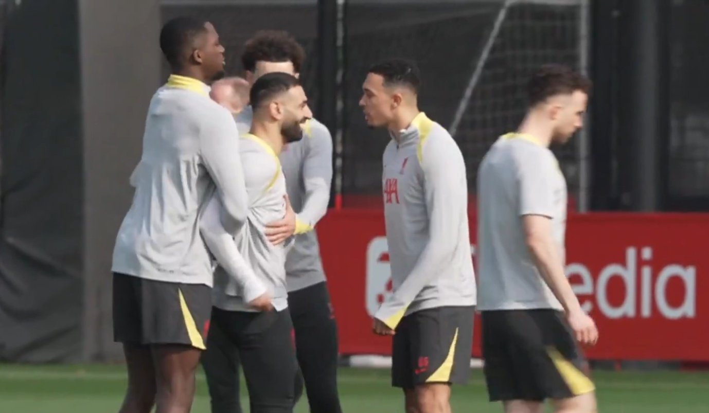 Nessuno scontro tra Salah e Alexander-Arnold: solo uno scherzo. BeanymanSports