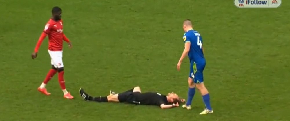 Referee Sam Purkiss was taken off on a stretcher in Swindon's game with Grimsby. Screenshot/Sky