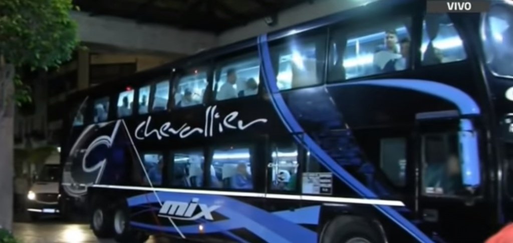 El autobús de Palmeiras sufrió un altercado a su llegada al Nuevo Gasómetro. Captura/ESPN