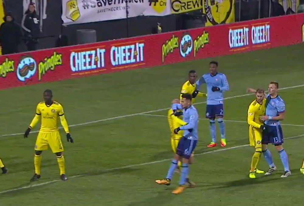 Callens fue expulsado por dar un codazo a un rival. MLS