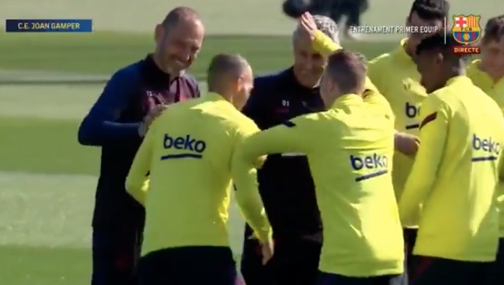 Barcelona squad welcome Braithwaite into training. Screenshot/FCBarcelona