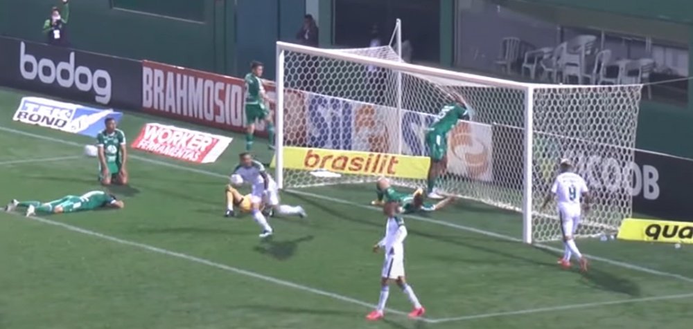 Captura de imagen del gol de América Mineiro ante Chapecoense.EFE