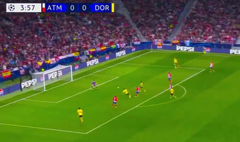 Il Borussia Dortmund non ha avuto un inizio di partita semplice contro l'Atlético Madrid e ha subito la prima rete dopo appena 4 minuti. Pressing alto dei colchoneros e errore di Maatsen, che lascia la porta spalancata a De Paul.