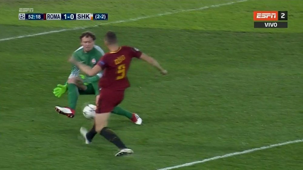 Pyatov colaboró en el gol de la Roma. Captura/ESPN