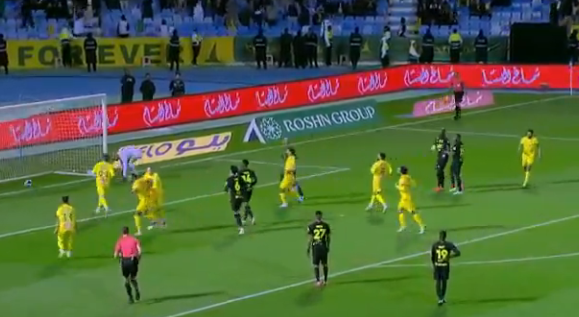 El Al Ittihad se hiere a sí mismo en el 96' y aviva la Liga Saudí