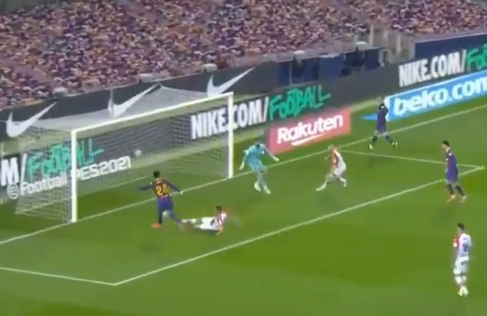 Junior joined the party and got Barca's fifth. Screenshot/MovistarFutbol