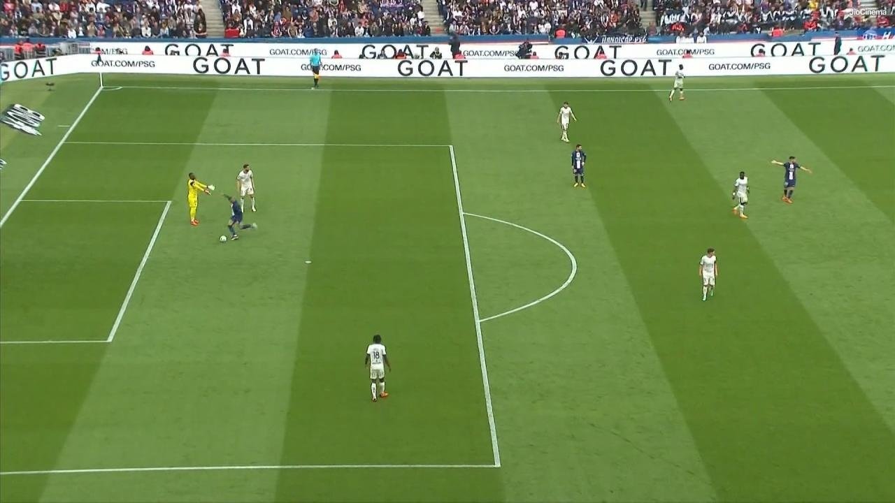 El gol más tonto y fácil de Mbappé. Captura/Eurosport