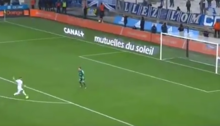 Ligue 1: Payet sentou e lesionou o goleiro adversário com esta finta!