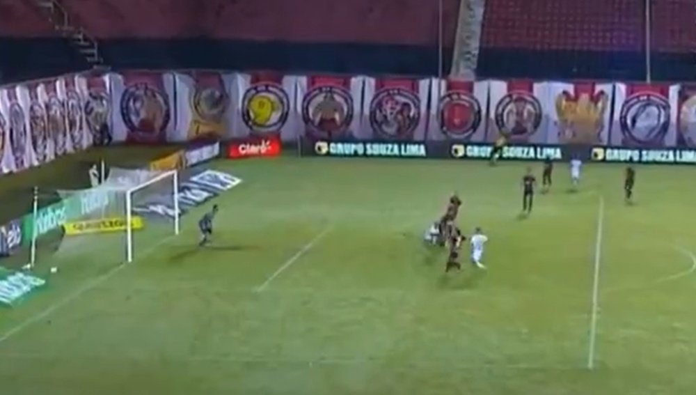 El VAR tardó ocho minutos en validar el gol de Gremio. Captura/SporTV