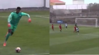 El guardameta Moha Ramos, que milita en el Tenerife B, metió uno de los goles de la temporada al marcar desde su propia portería. El portero del filial isleño se ayudó del bote que dio el balón en el área del Santa úrsula.