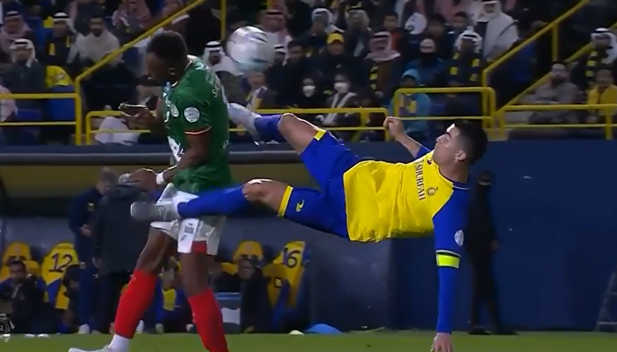 Cristiano Ronaldo's overhead kick attempt on his debut for Al-Nassr