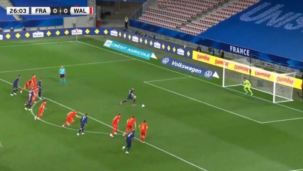 Benzema saw his spot kick saved. Screenshot/Cuatro