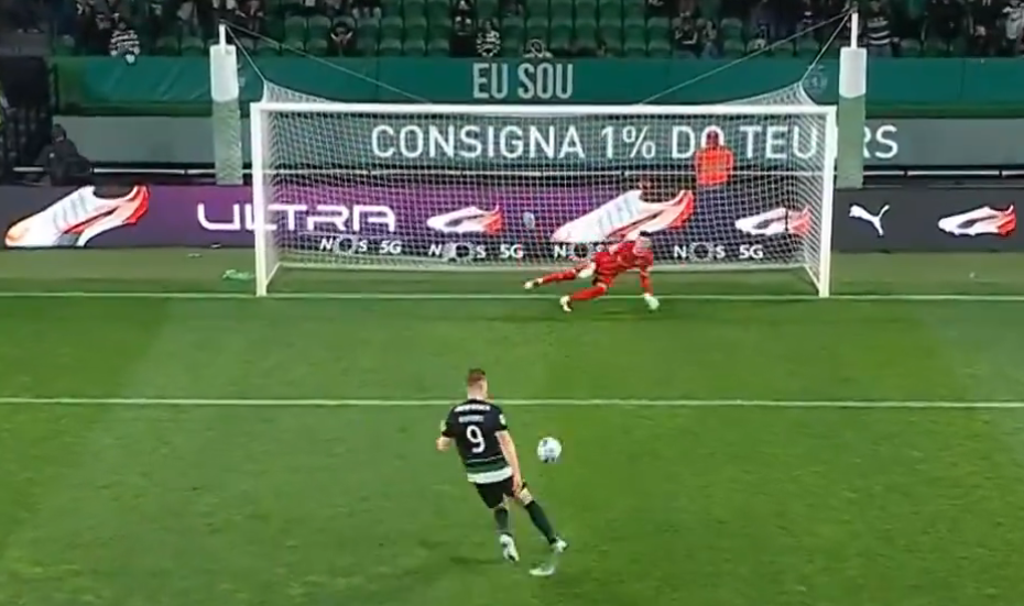 El Sporting de Portugal le ganó la partida al Rio Ave (2-0) y se acercó hacia la ansiada final de la Taça de Portugal, en un partido en el que marcaron Geny Catamo y Viktor Gyökeres. El delantero sueco acaparó todas las miradas de nuevo con un penalti 'a lo Panenka' para ampliar la ventaja.