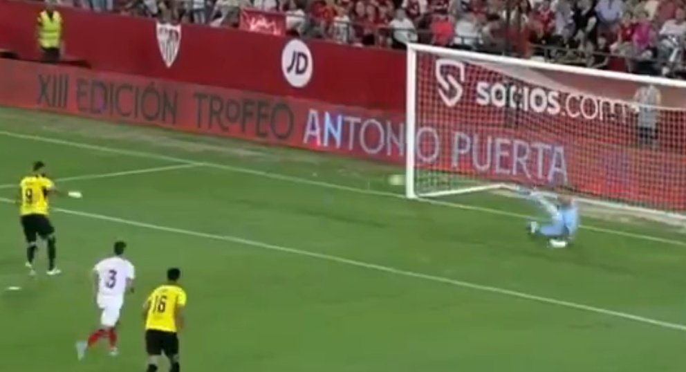 Otro fallo de Benzema en un penalti. Captura/SSC