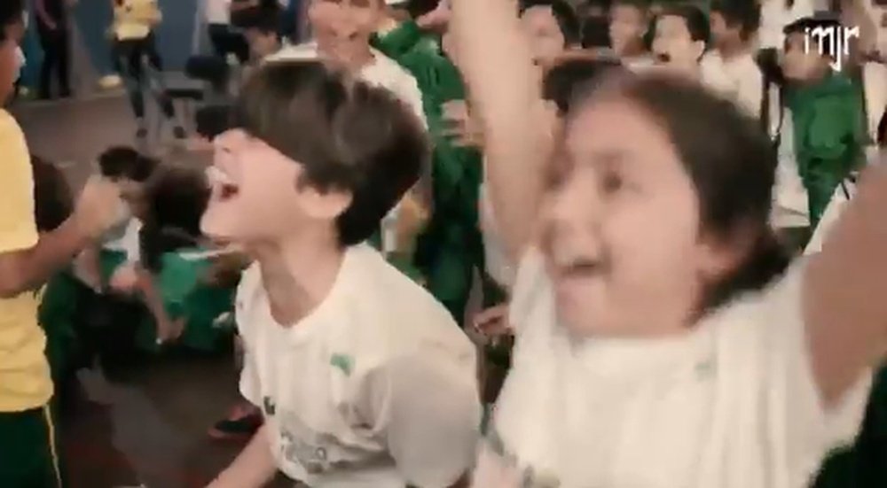 Los niños del instituto Neymar disfrutaron del duelo de Brasil. Instagram/neymarpai_