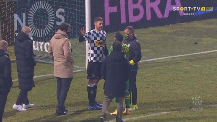 Javi García casi llegó a las manos con un jugador del Tondela: 