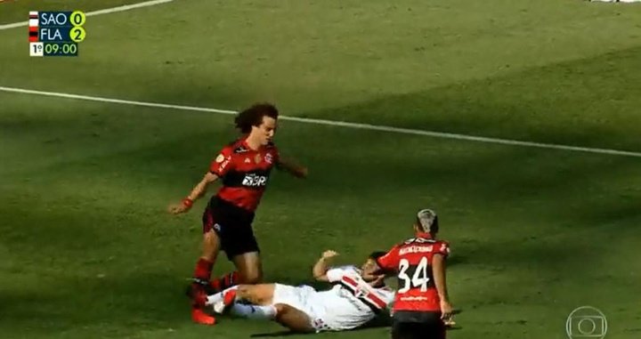 Los nueve minutos fatídicos de Sao Paulo: 0-2 y roja a Calleri