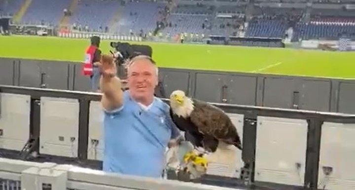 El halconero de la Lazio, tras su despido: 