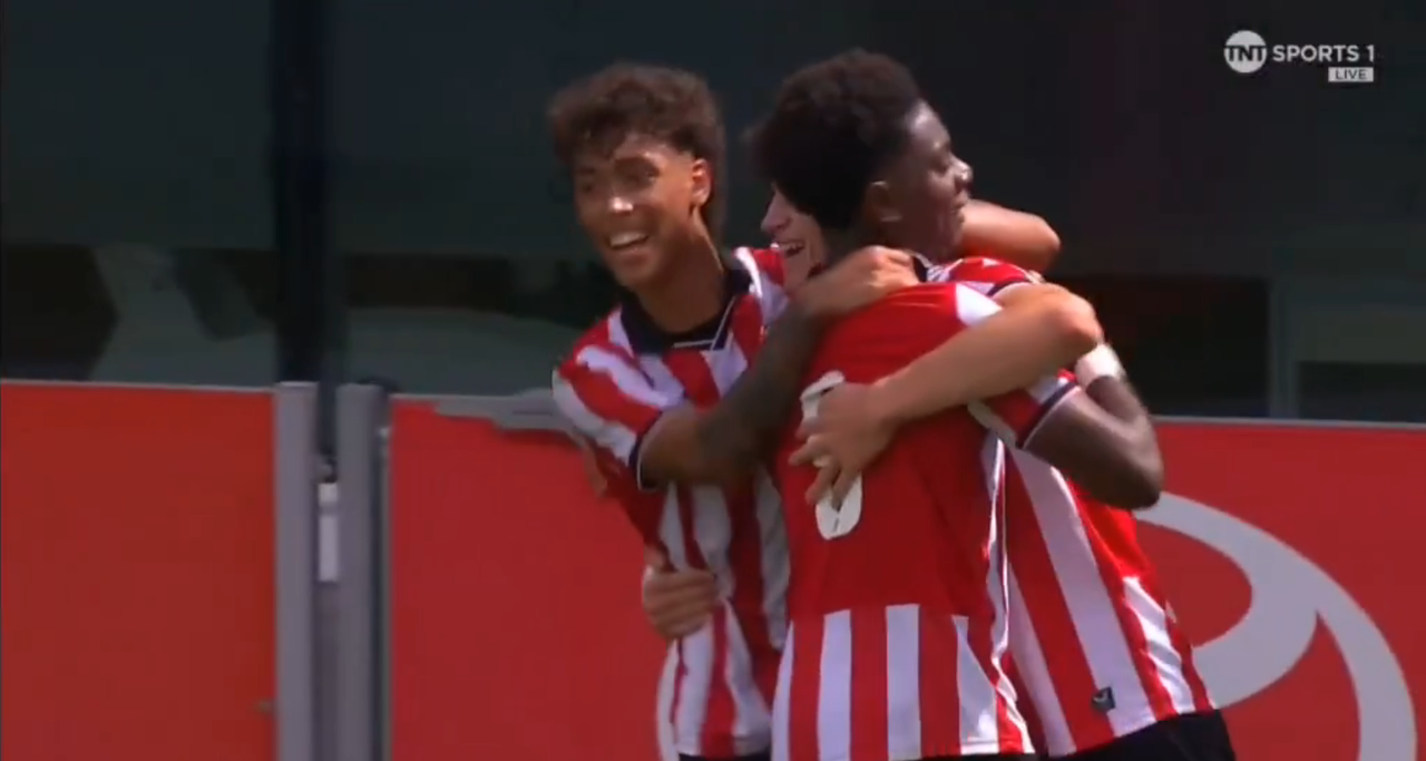 El Athletic Club volvió a la Youth League por la puerta grande, después de vencer por 3-1 a un Arsenal que fue inferior y que regaló el segundo tanto a los bilbaínos. Manex Lozano, con un doblete, fue el protagonista del encuentro.