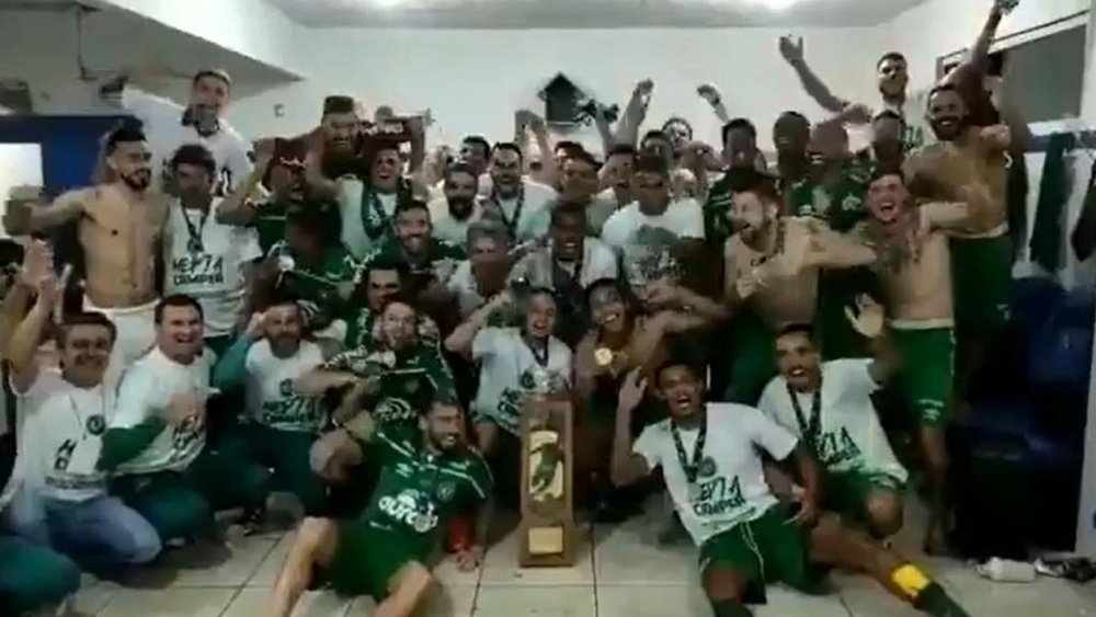 El título de todos: Chapecoense fue campeón cuatro años después de su tragedia. Twitter/Chapecoense