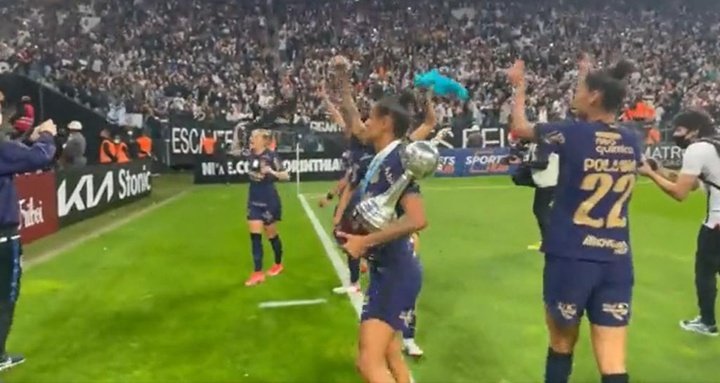 Título y récord en el femenino: 31.000 almas celebraron el trofeo de Corinthians