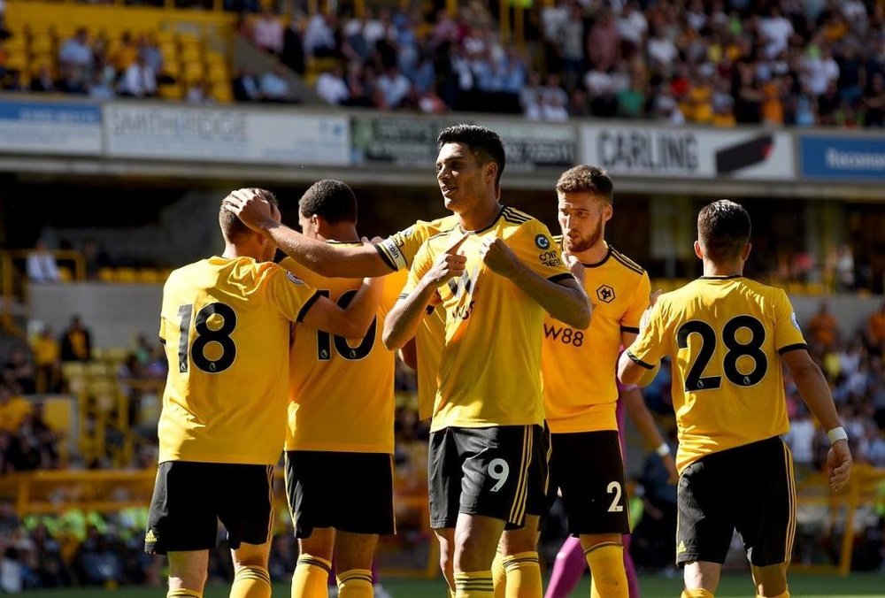 El delantero mexicano inauguró su cuenta goleadora con los 'wolves'. Wolves