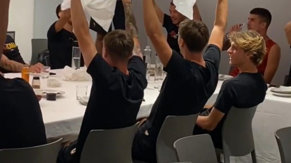 Mourinho se ganó a la plantilla en sus primeros días. Instagram/josemourinho