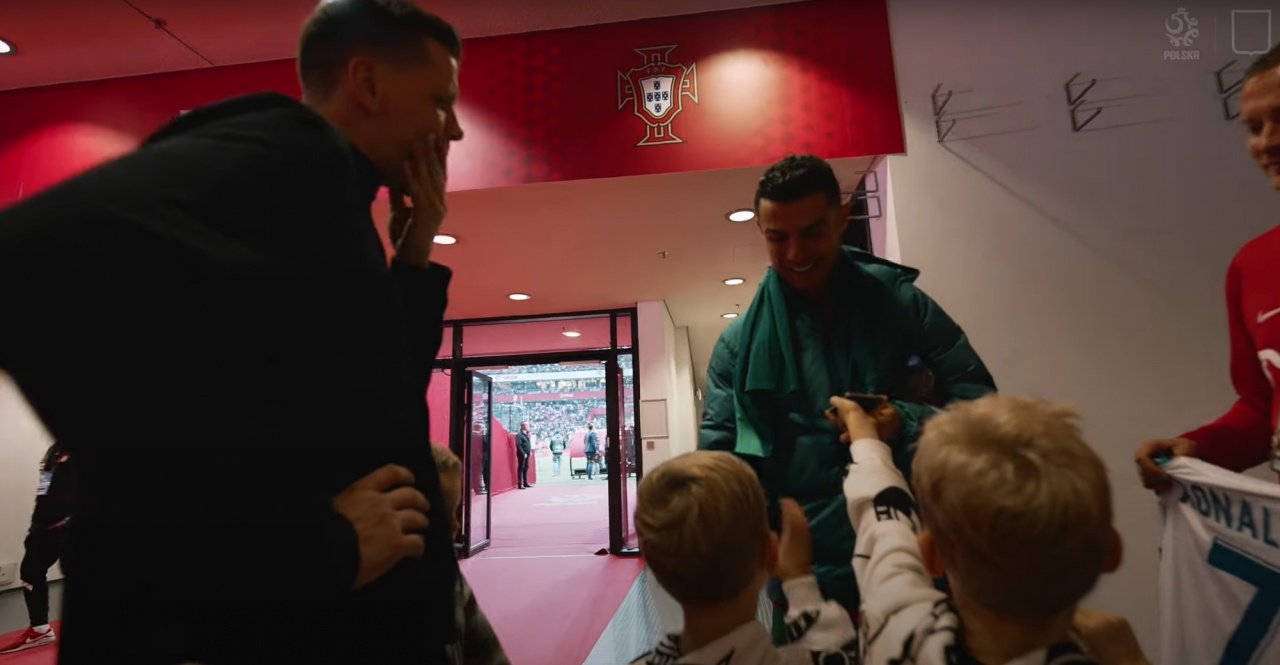 Cristiano felicitó a Szczesny con un recado a la Juventus. Captura/PZPN